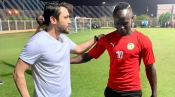 جائزة ماني.. أحمد حسن يقترح تكريماً عالمياً للنجم السنغالي بعد تألقه الإفريقي